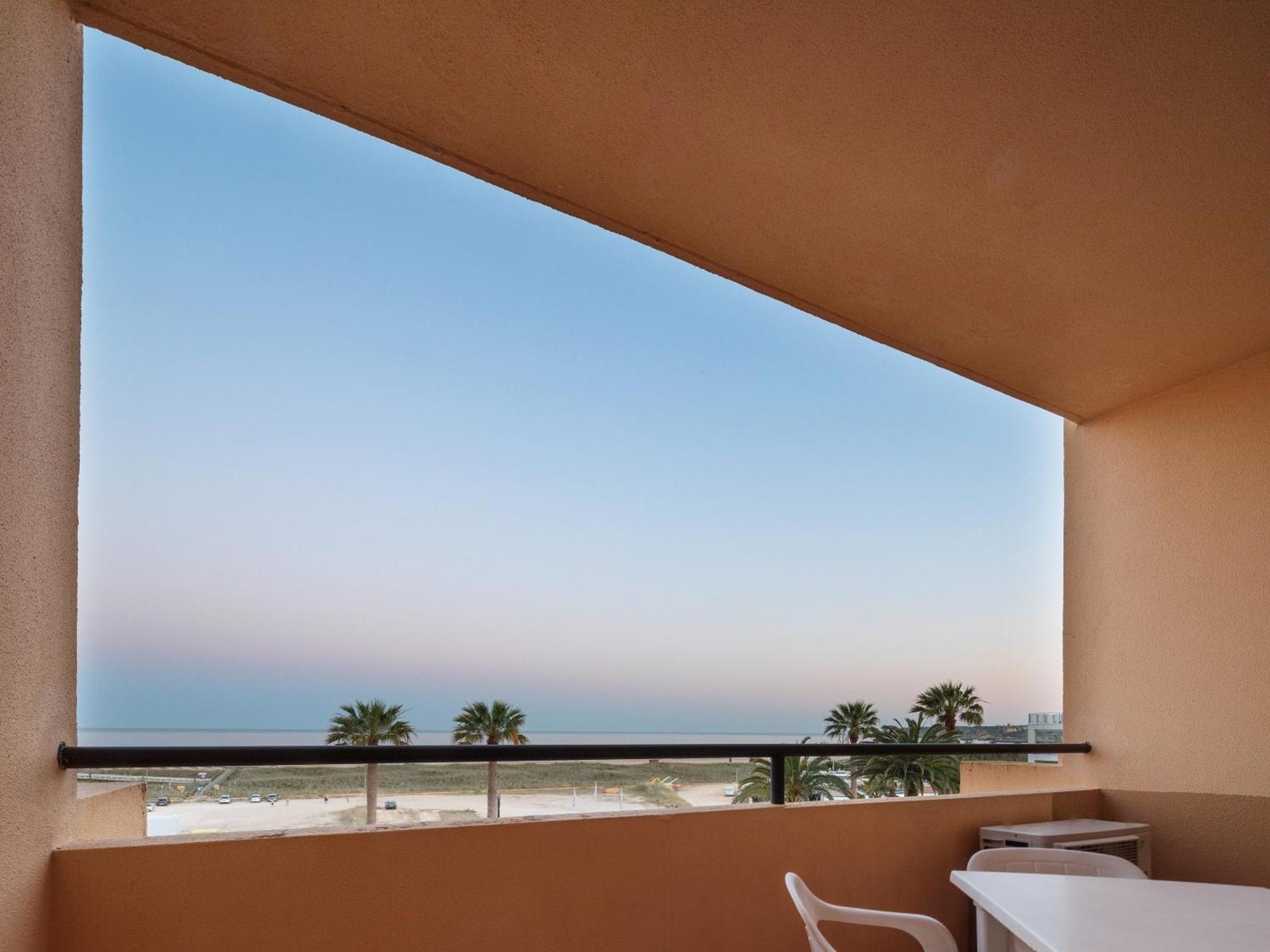 Monolocale con Vista Mare (2 Adulti + 2 Bambini)